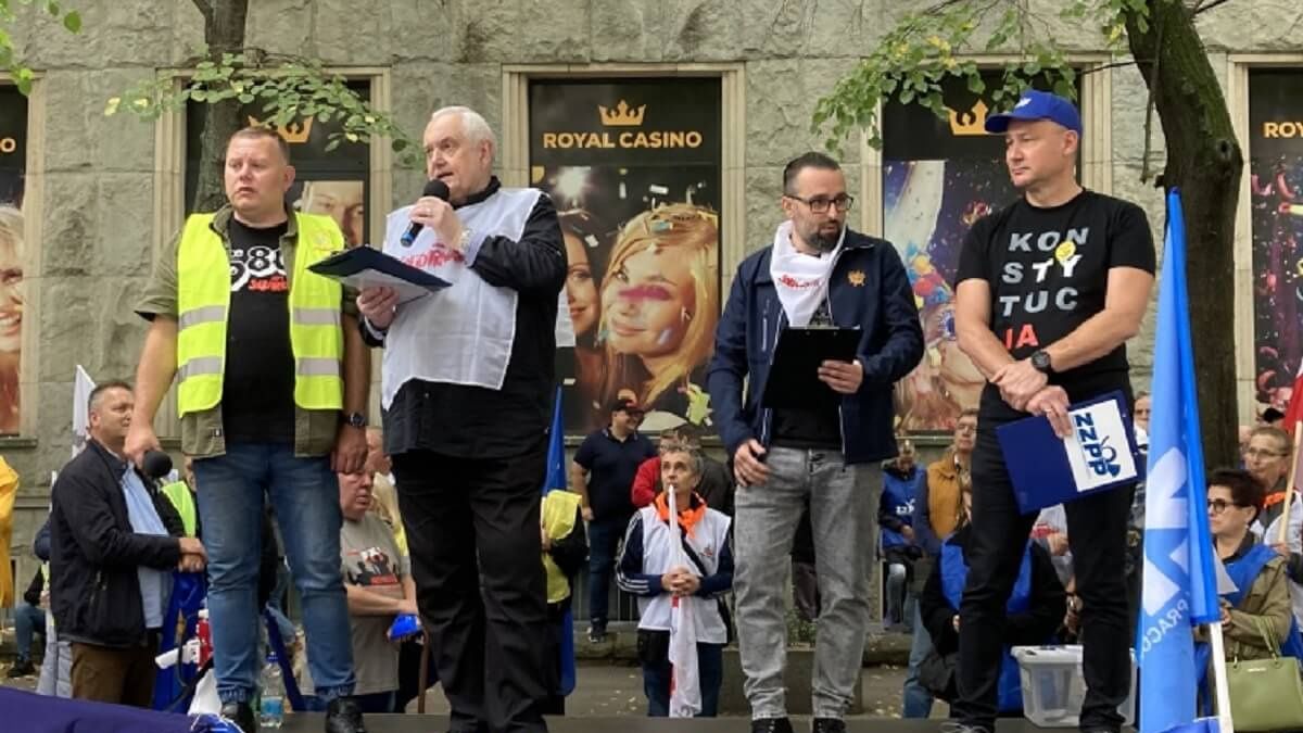 Protest NSZZ Solidarność przed Ministerstwem
