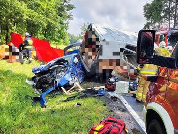 Stołeczno: Tragiczne zderzenie na DK25. Nie żyje 17-latka, są ranni