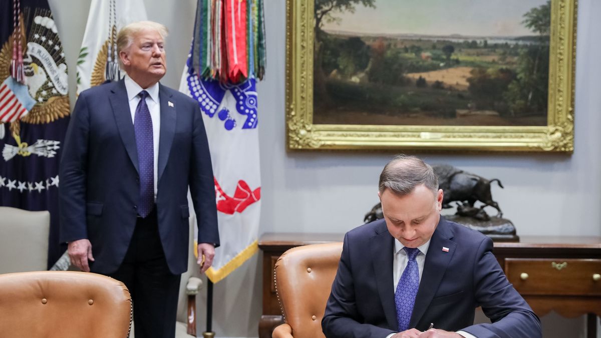 Prezydent Andrzej Duda miał podpisywać w Białym Domu ważne dokumenty
