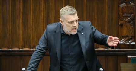 Obiady w szkołach. Zandberg wrzuca nowy pomysł