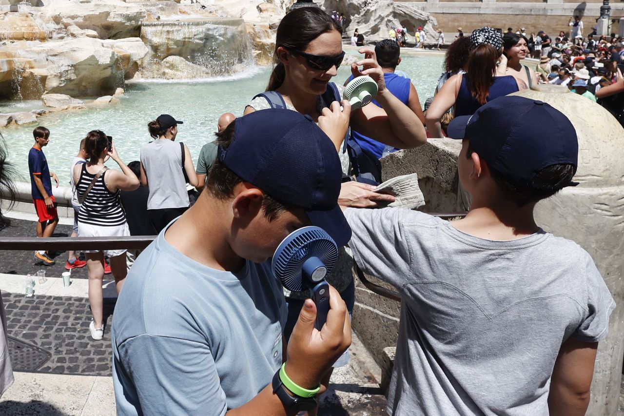 Włochy walczą z rekordowymi upałami. Topi się już nawet asfalt