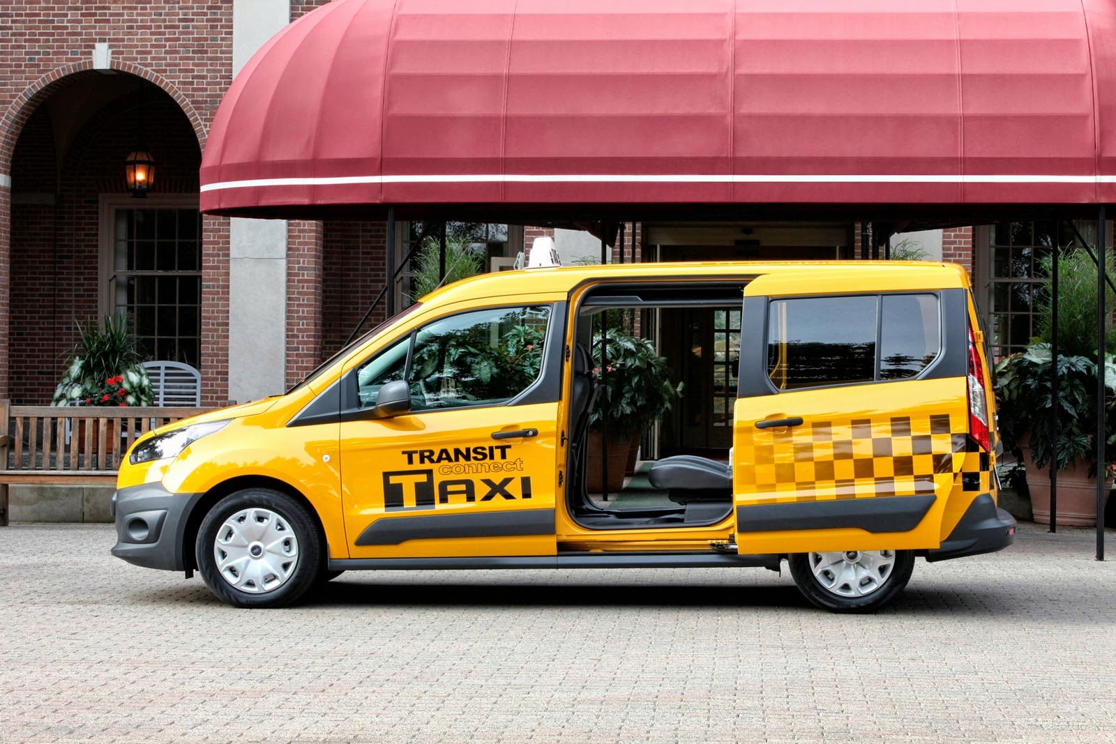 Ford introduces the 2014 Transit Connect Taxi, prioritizing passenger and cargo space, livery-duty durability and low operating costs.