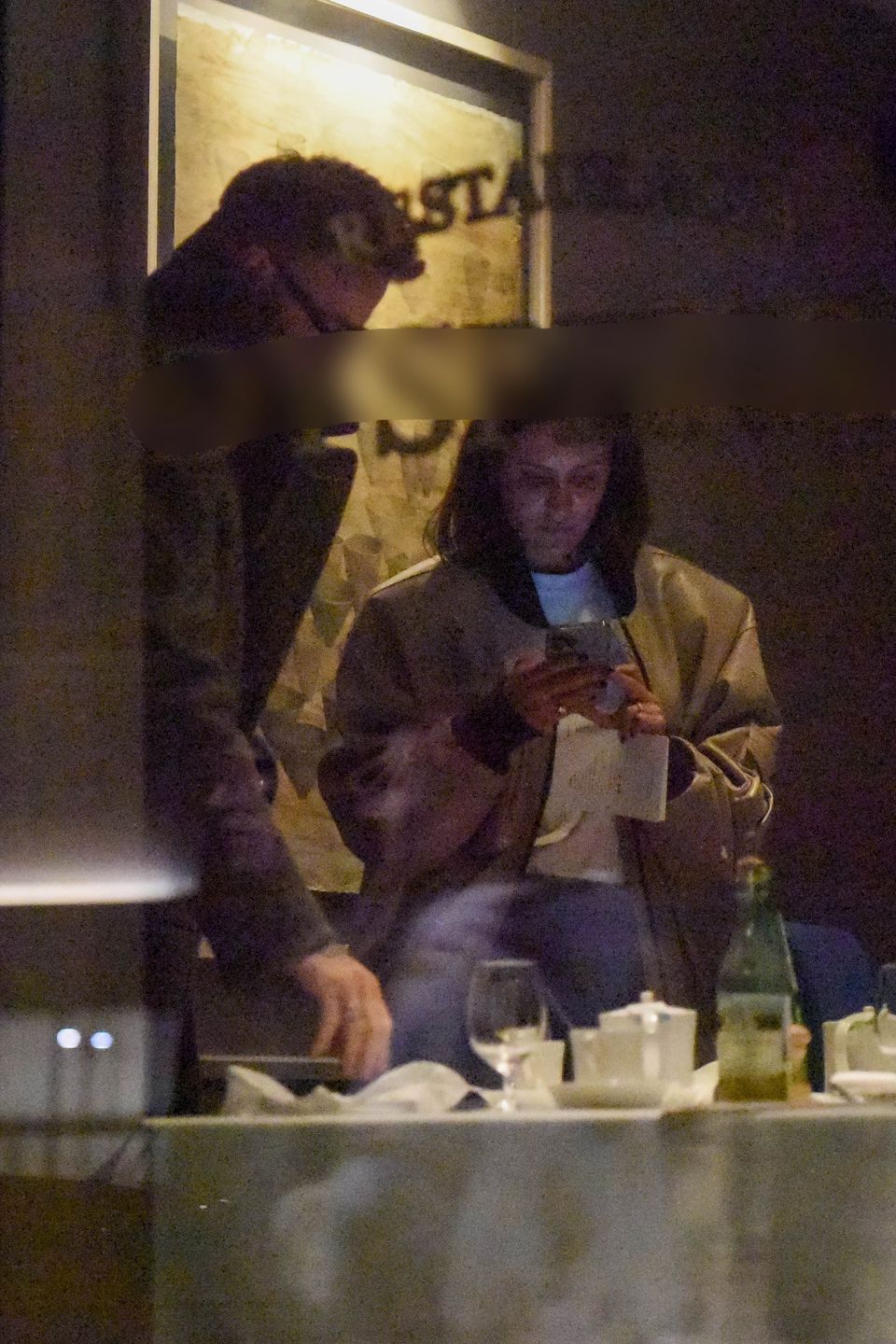 Sara i Artur Borucowie randkują w restauracji