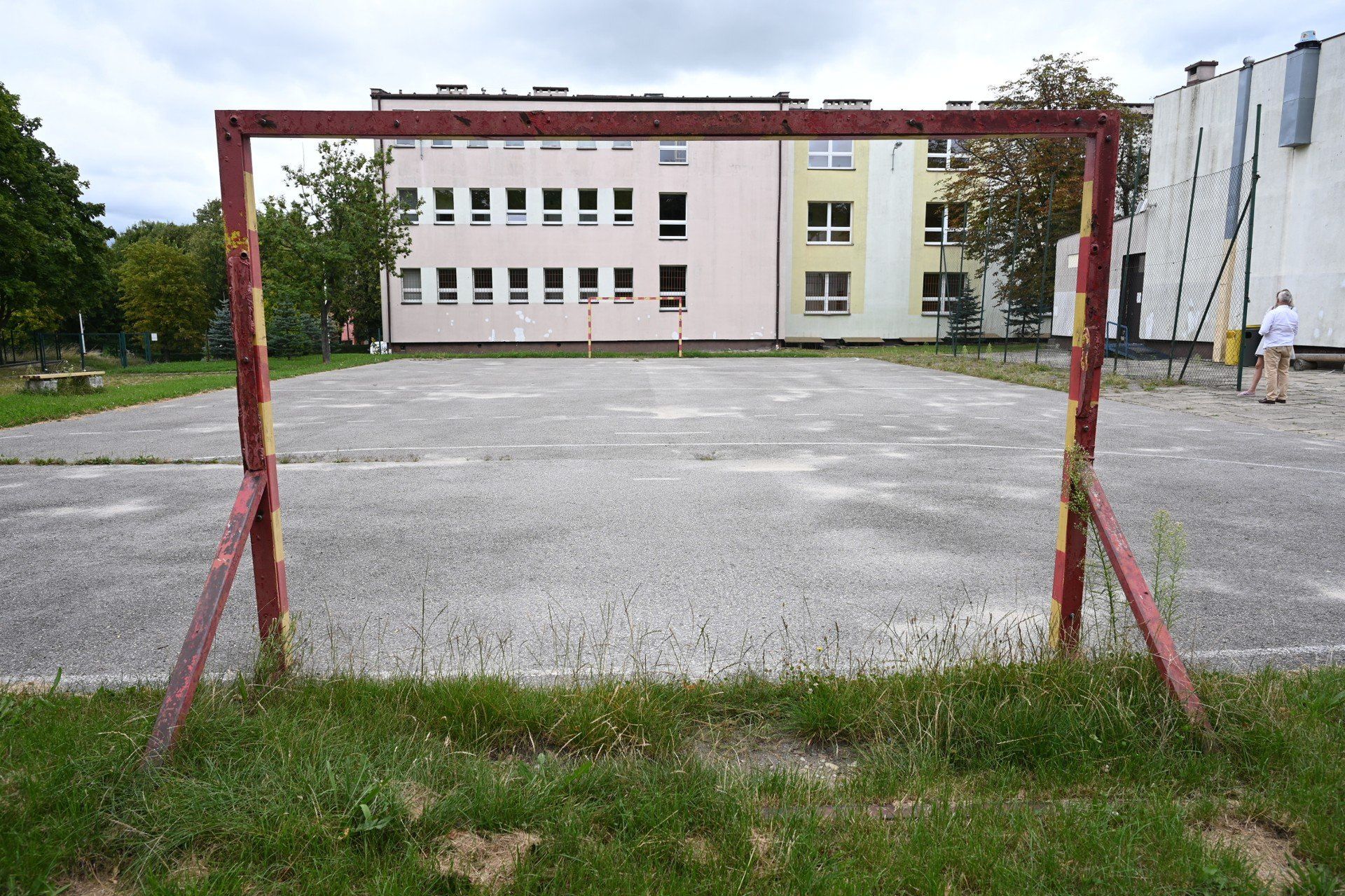 Powstaną tu: boisko wielofunkcyjne do piłki ręcznej i koszykówki oraz boisko do siatkówki. Do tego 60-metrowa bieżnia sprinterska i skocznia w dal.