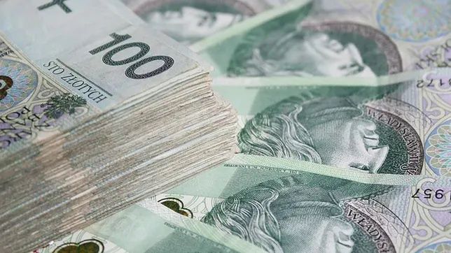 Wysokość świadczenia to 80 proc. pensji minimalnej, czyli 2080 zł. Wsparcie jest nieopodatkowane i nieoskładkowane, dlatego cała kwota trafi bezpośrednio do wnioskodawcy.