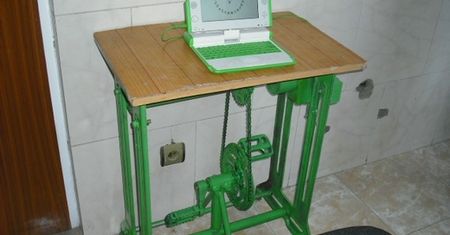 Świat przez różowe okulary czyli laptop na dwa pedały (wideo)
