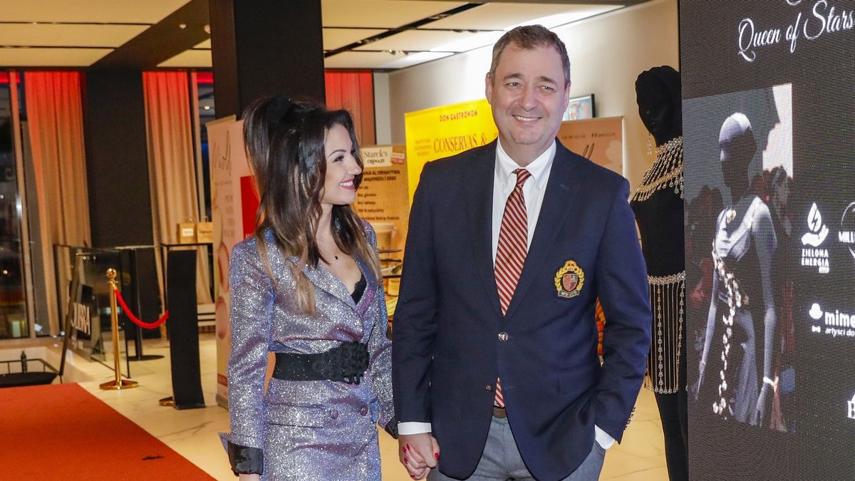 Jacek Rozenek w towarzystwie partnerki Marii