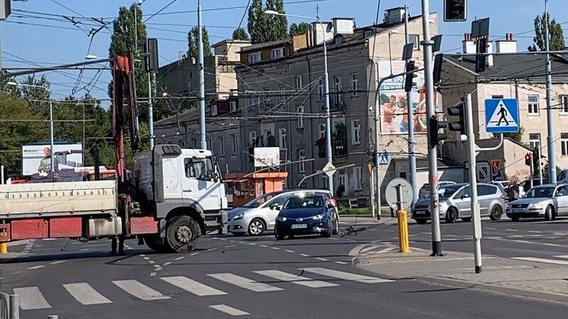 Zerwana trakcja trolejbusowa na Placu Bychawskim