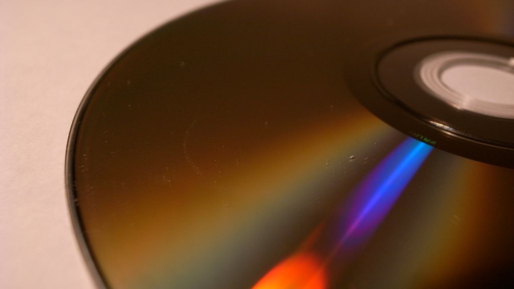 Przez kryzys i treści online Amerykanie kupują mniej telewizorów i filmów 1