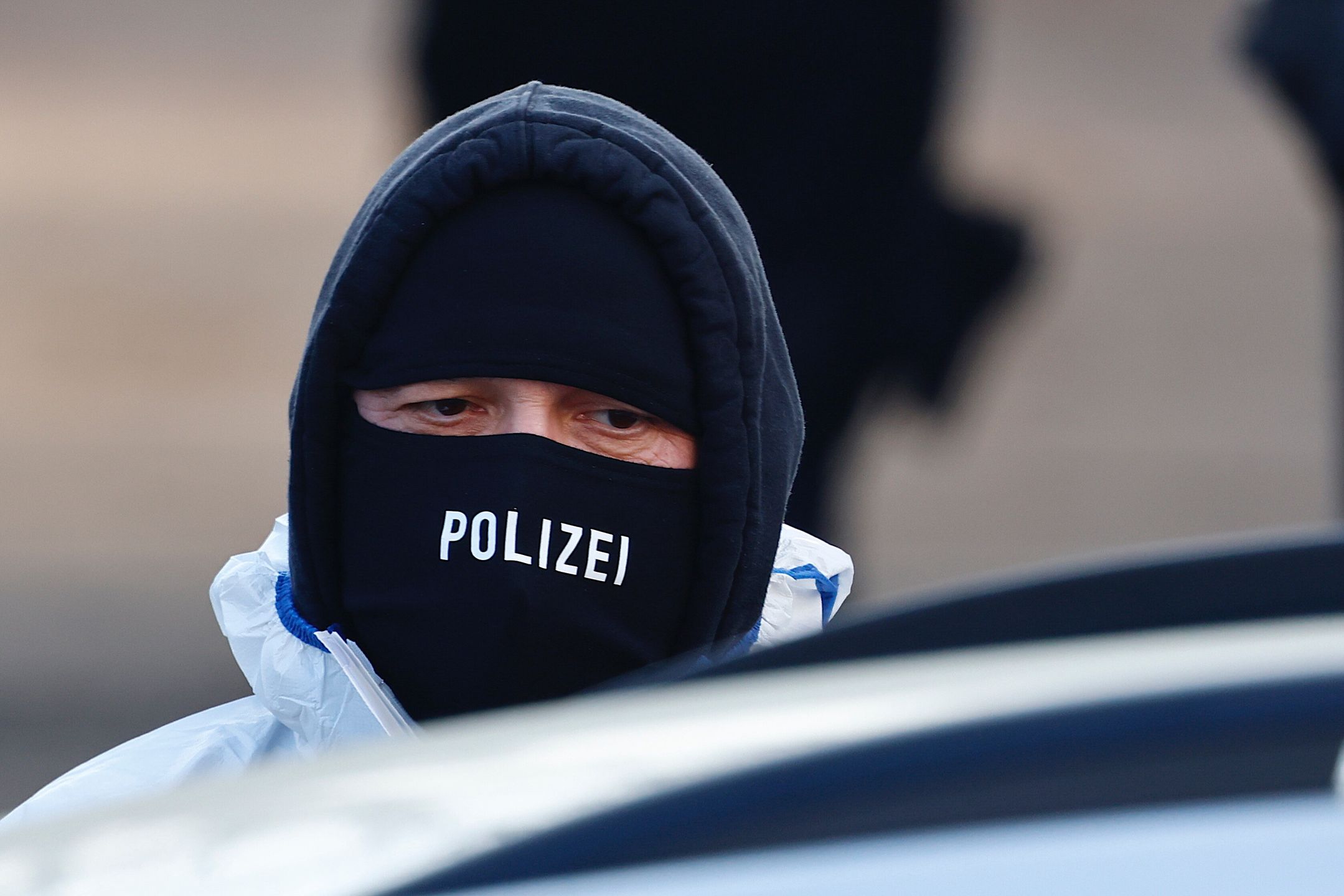 Special police units search for long-sought members Ernst Volker S. and Burkhard G. of Germany's Red Army Faction (RAF) militant group, in Berlin, Germany, 03 March 2024. The search comes after RAF member Daniela Klette was recently arrested after more than 30 years on the run. EPA/HANNIBAL HANSCHKE Dostawca: PAP/EPA.