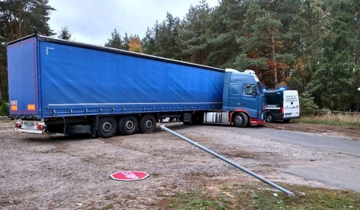 Jechał "na magnesie". Kierowca tira skończył marnie