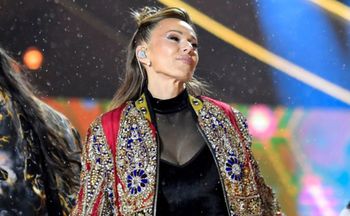 Przebierała się kilka razy. Kombinezonem z siateczki rozbiła bank