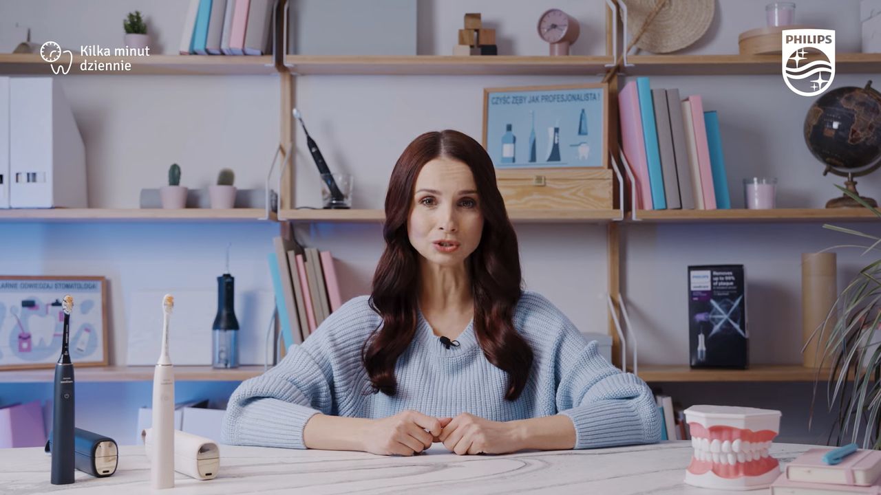 Piękne, białe zęby w hollywoodzkim stylu. Jak osiągnąć taki efekt? [wideo]