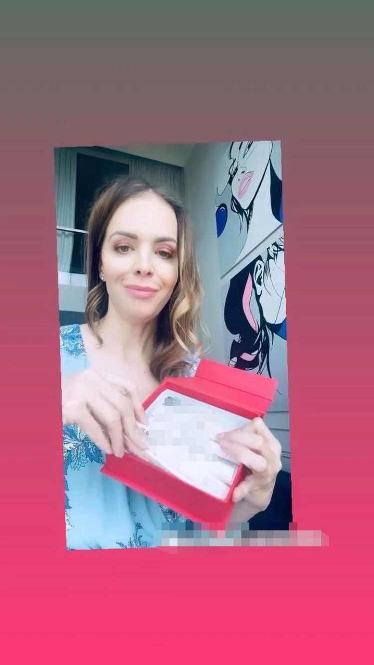 Anna Wendzikowska promuje produkty pośladkami