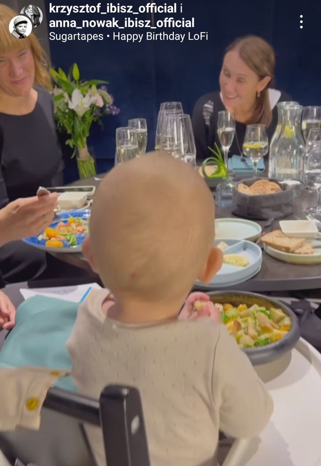 Krzysztof Ibisz bawi się na urodzinach byłej żony z obecną żoną i ich rocznym synem. Fajna rodzinka? (WIDEO)