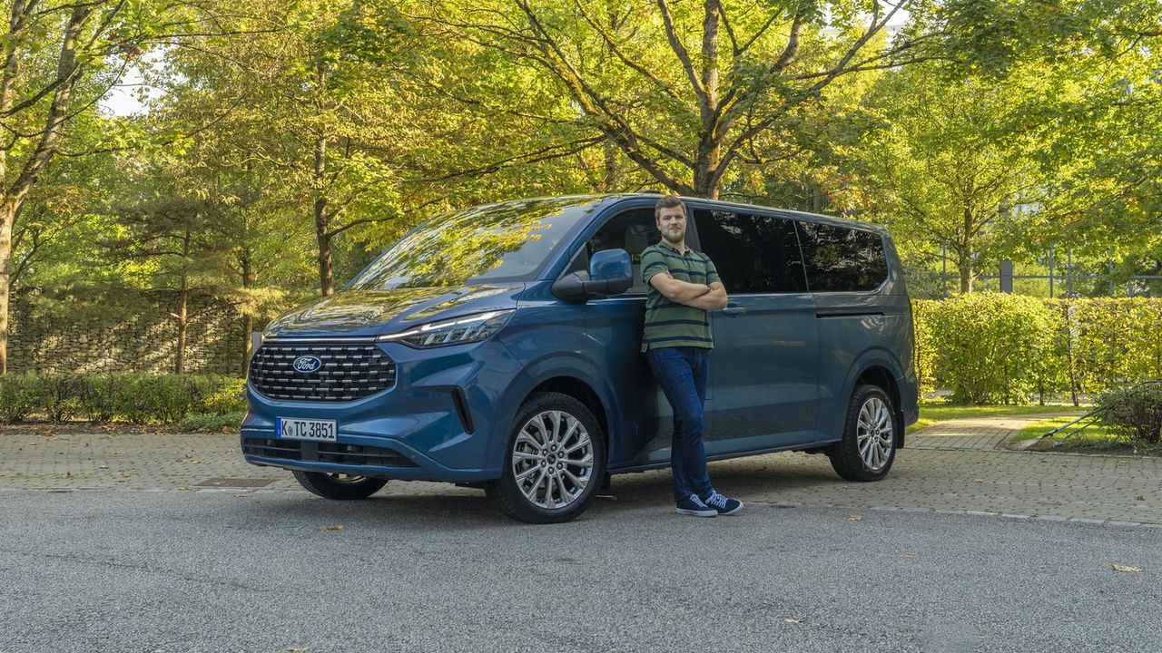 Ford Tourneo Custom 2023 