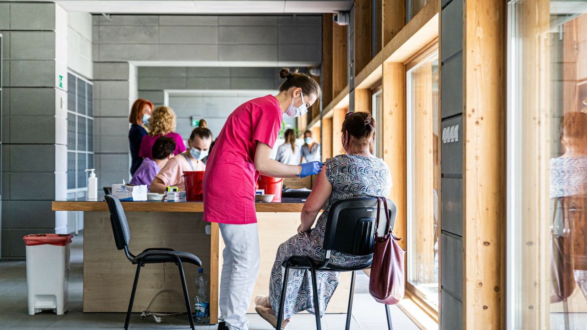 Zaszczepieni będą mogli otrzymać tzw. paszport covidowy umożliwiający swobodne podróże