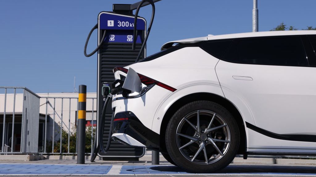 Koszty ładowania samochodów elektrycznych są coraz wyższe - uważają niemieccy kierowcy