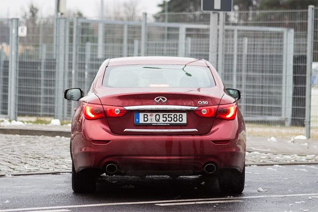 Infiniti Q50 – tył
