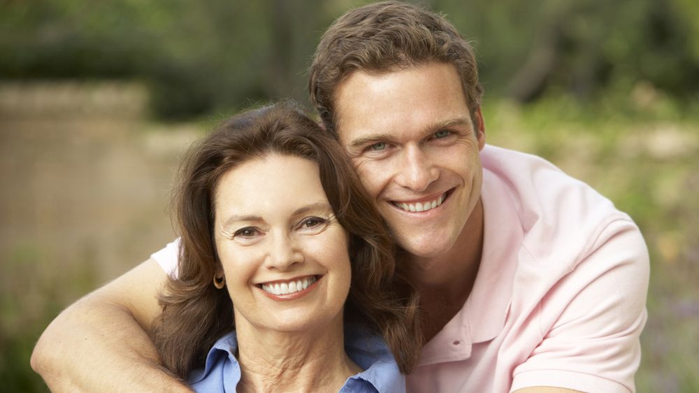 Związek z młodszym – czy to się może udać?