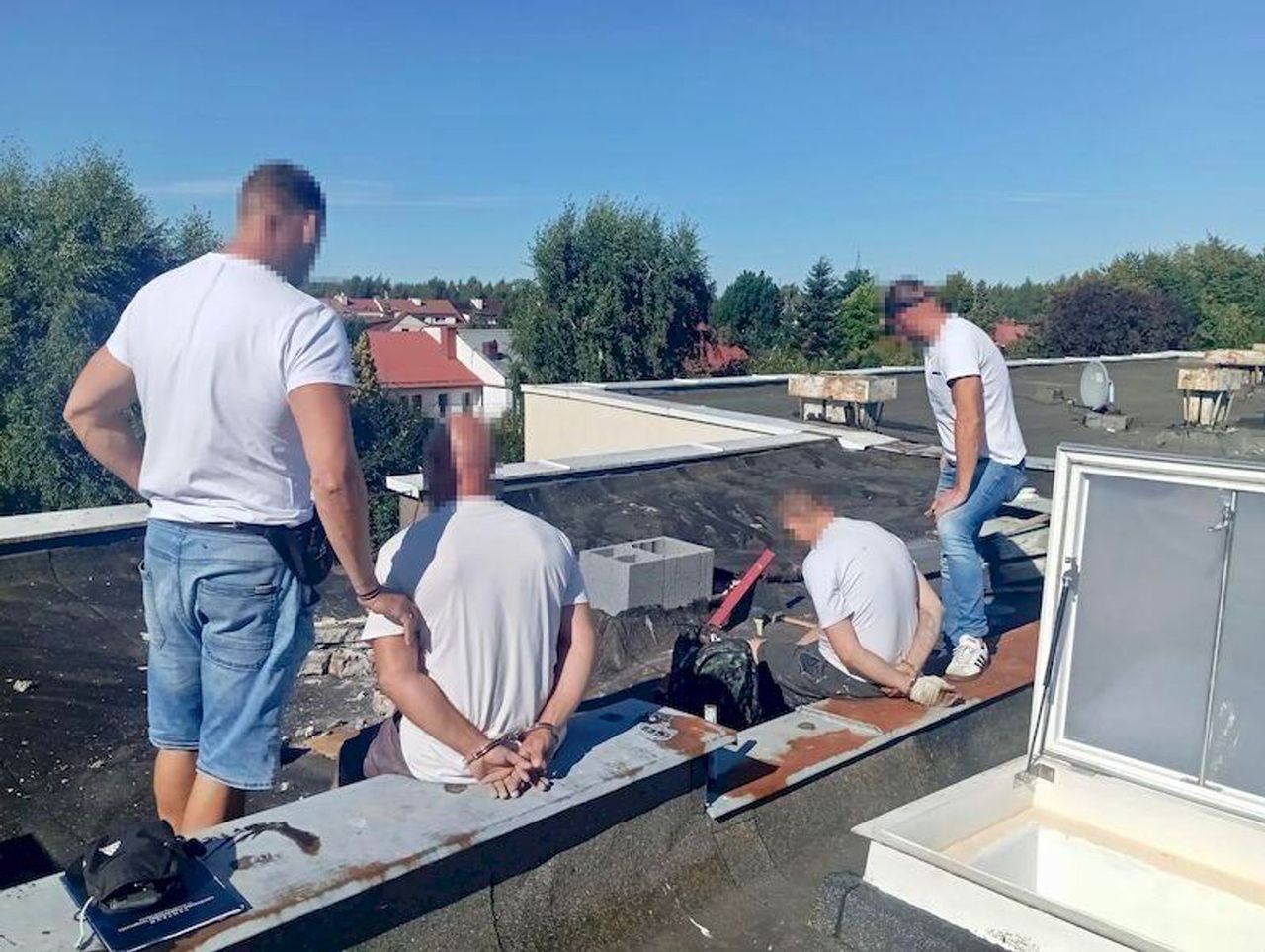 Słupsk: Poszukiwani mężczyźni zatrzymani na dachu budynku