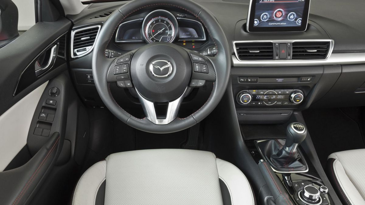 Deska rozdzielcza przed liftingiem