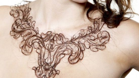 Biżuteria z ludzkich włosów. Przesada? 1