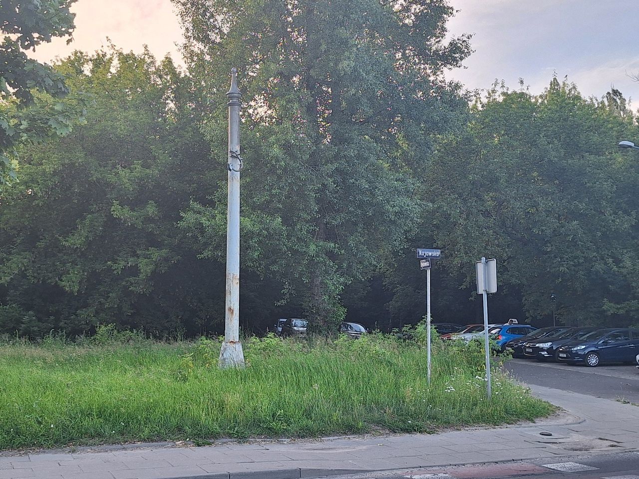 Z lewobrzeżnego Torunia zniknie jeden ze śladów po tramwajach. Czy i kiedy tam wrócą?