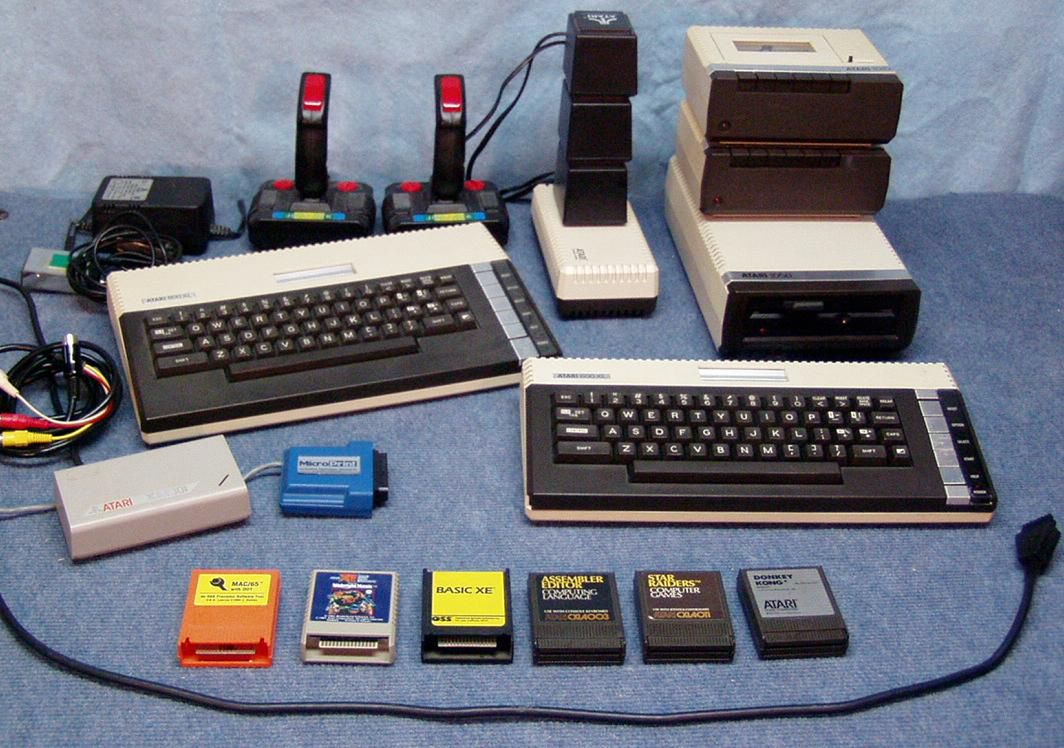 Atari 800XL z akcesoriami