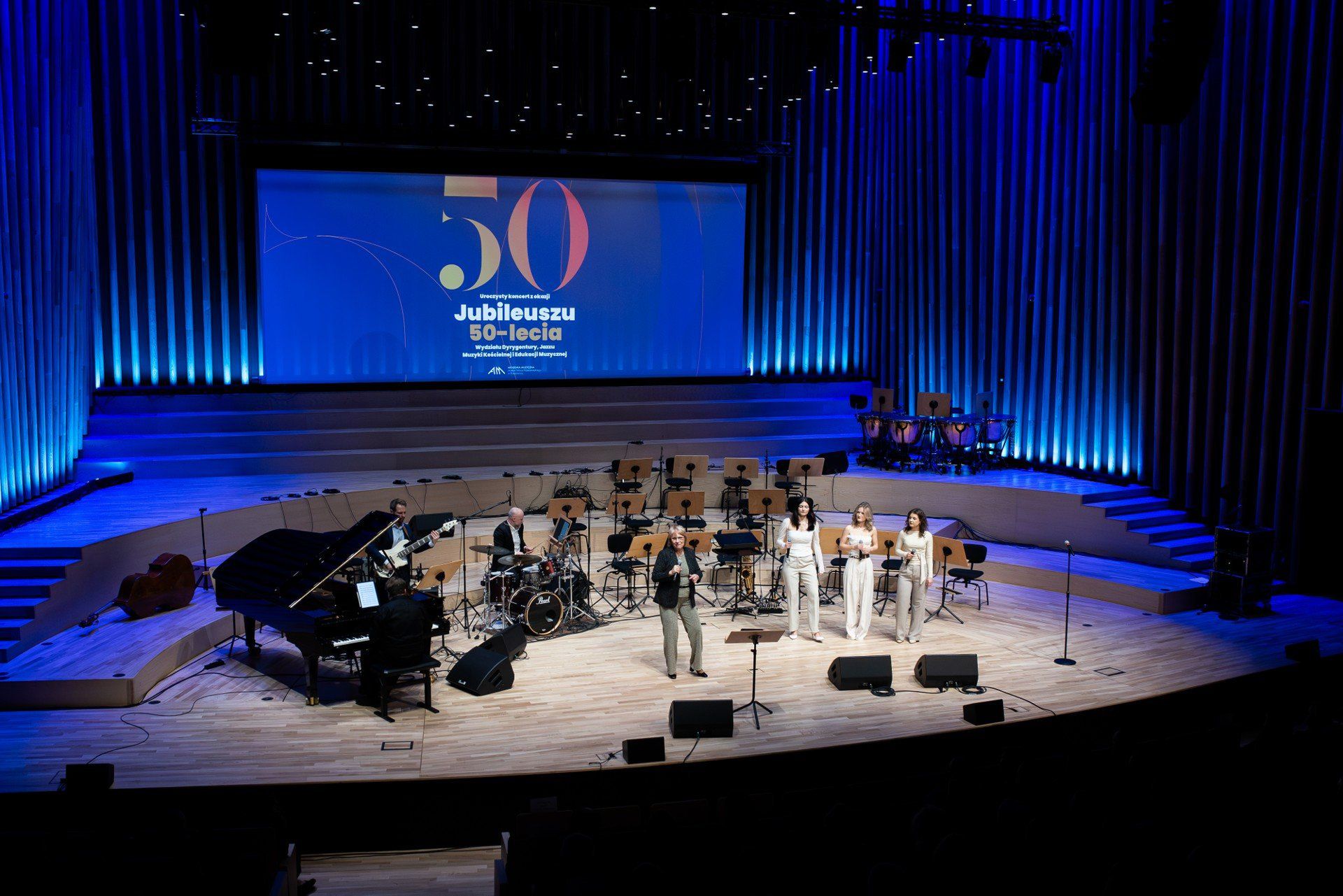 W sobotę, 6 grudnia 2025 roku w sali symfonicznej nowo otwartego kampusu odbył się uroczysty koncert z okazji 50-lecia wydziału. Wystąpili znakomici artyści związani z bydgoską uczelnią, którzy zaprezentowali przekrojowy repertuar ukazujący bogactwo tradycji, dorobku i współczesnego charakteru wydziału.