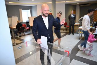 Jacek Sutryk w końcu pokazał przelew za Collegium Humanum. "Nie mam problemu"