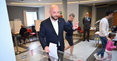 Jacek Sutryk w końcu pokazał przelew za Collegium Humanum. "Nie mam problemu"