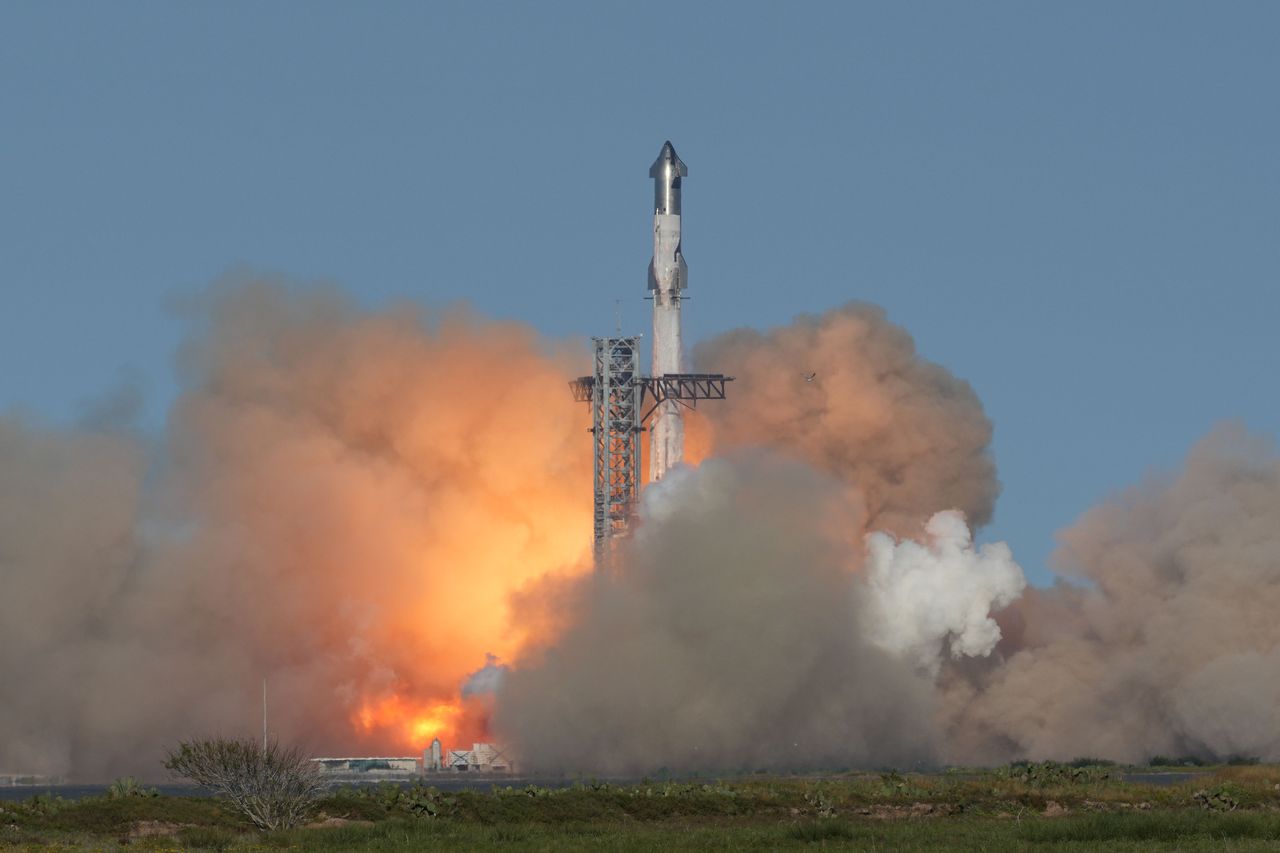 Starship rozpadł się podczas testu. Porażka i sukces Elona Muska