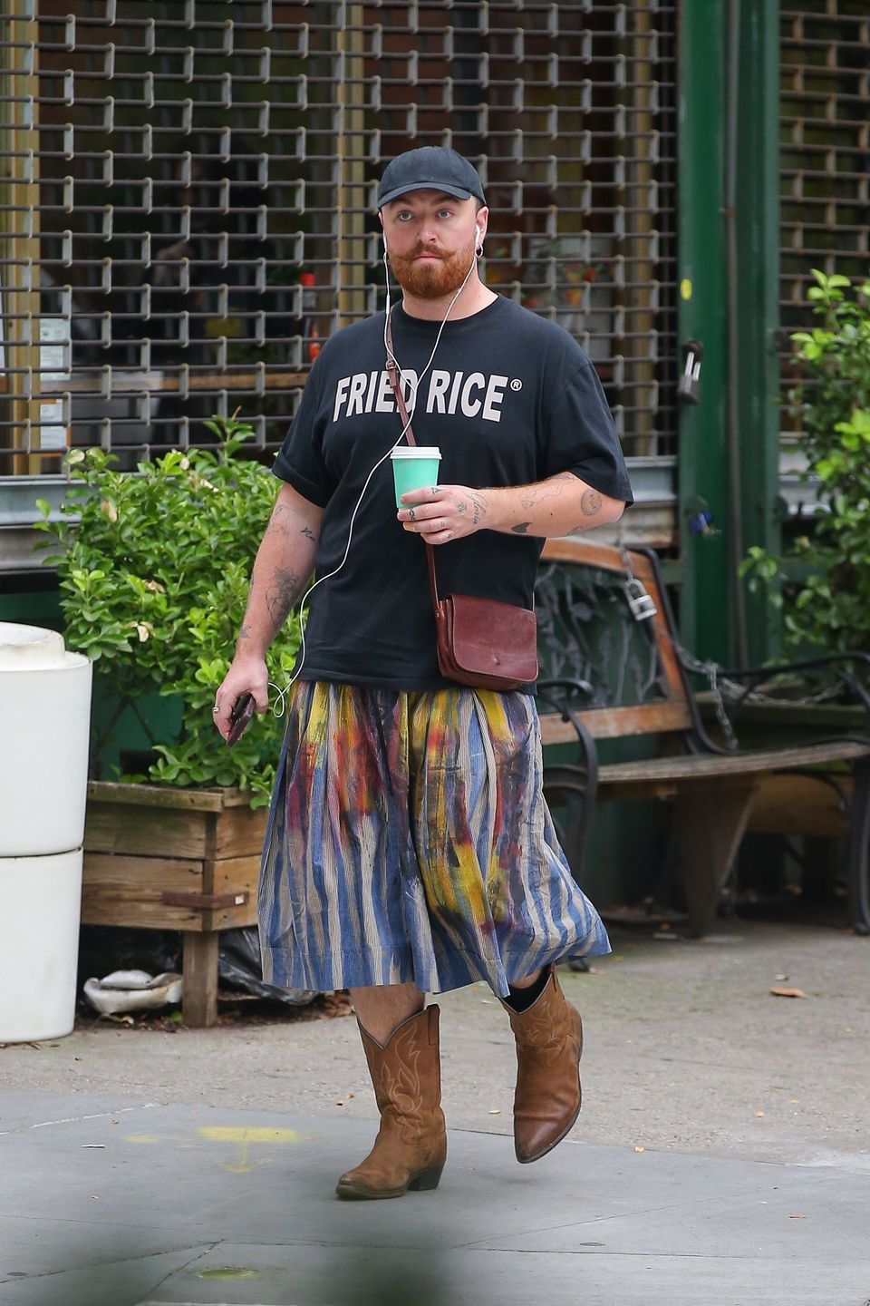 Sam Smith spaceruje ulicami Nowego Jorku w spódnicy
