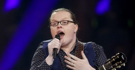 Znany muzyk wystąpił na scenie z synem. Został skazany za zmuszanie dziecka do pracy