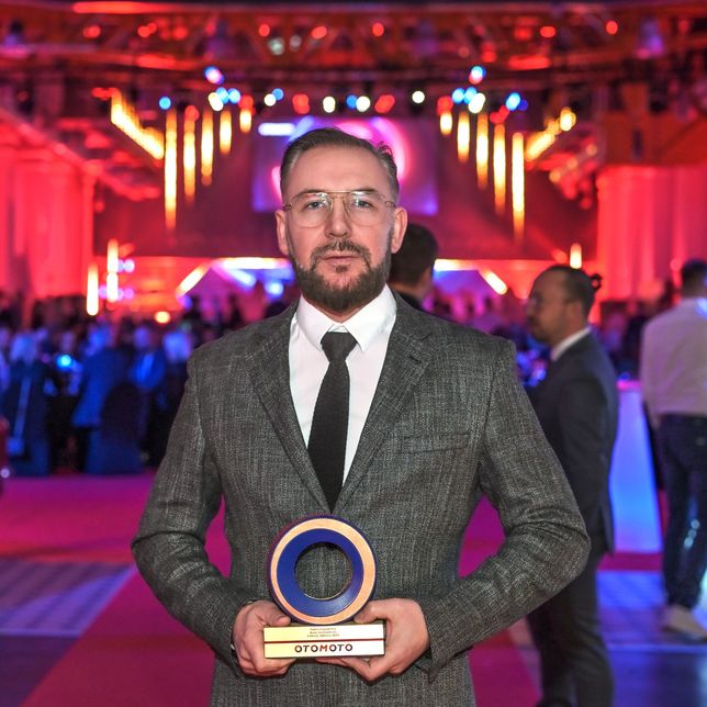 Zdobywcą nagrody specjalnej w konkursie "Liderzy Jakości OTOMOTO" została rodzinna firma Auto Centrum Lis z Kalisza. Nagrodę odebrał Krzysztof Lis. 