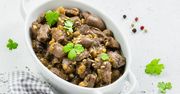 Gulasz z serc drobiowych z pieczarkami – tani, domowy obiad