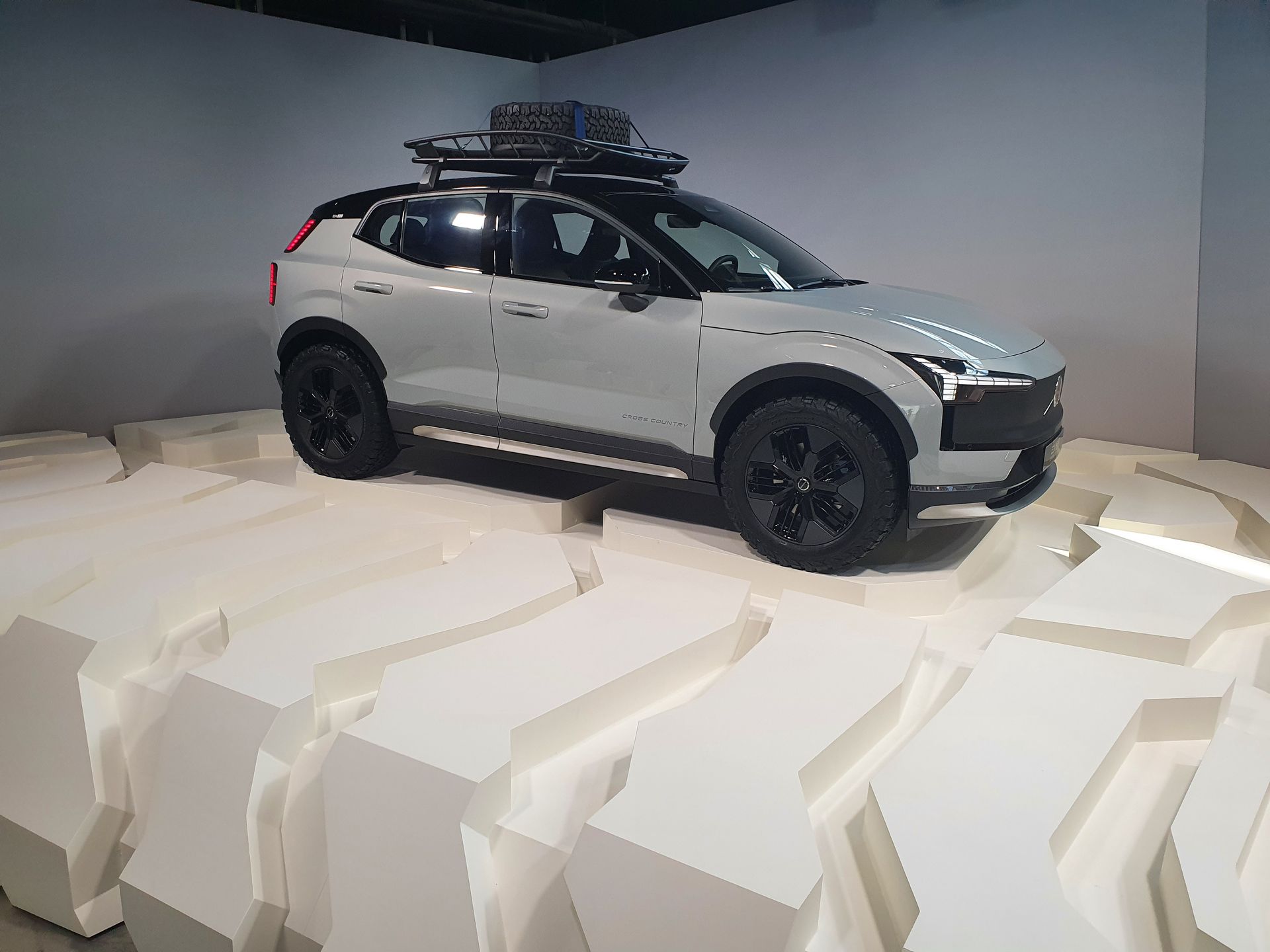 Volvo EX30 Cross Country