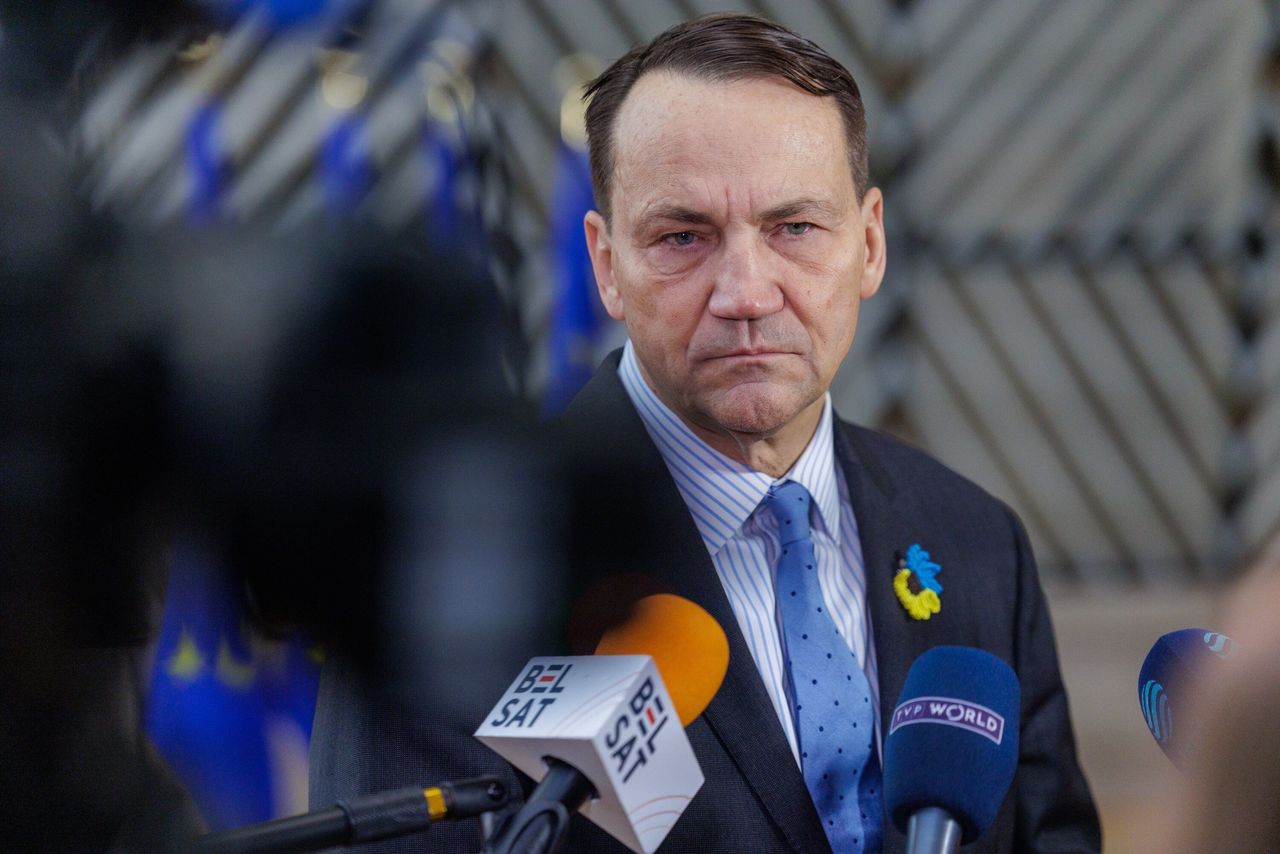 "Powszechne niezadowolenie". Sikorski krytykuje Węgry