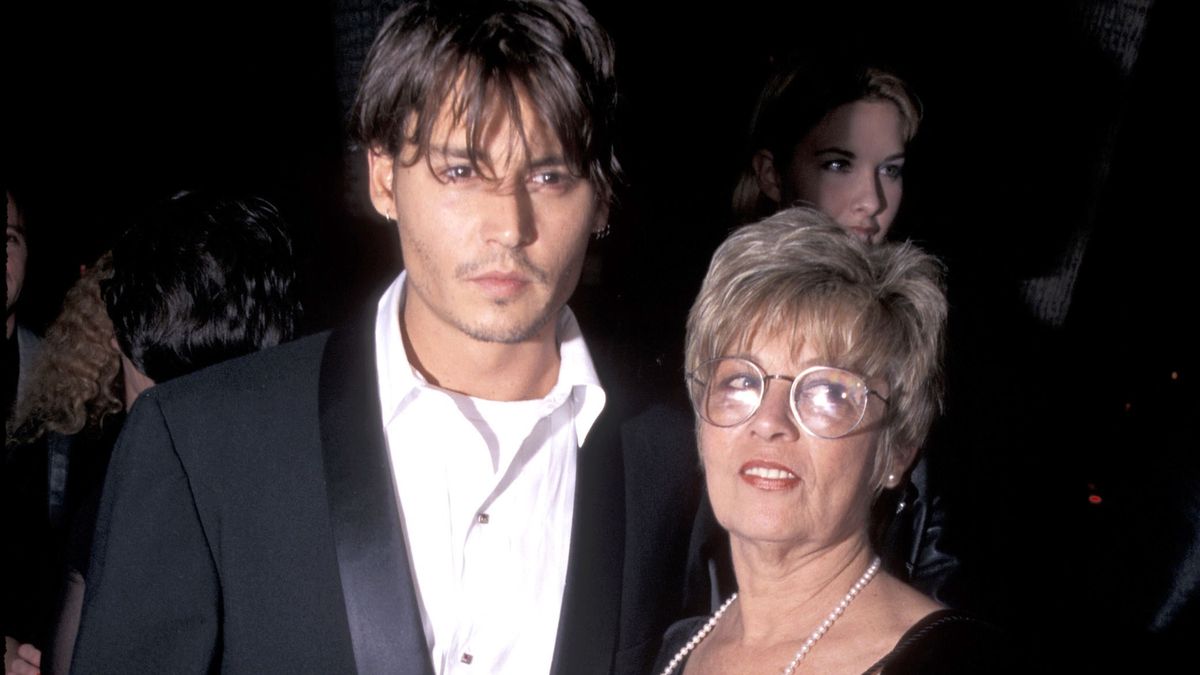 Johnny Depp został porzucany przez matkę?
