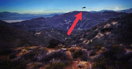 Trump odtajnia akta o UFO. "Czarny trójkąt" nad "wrażliwym miejscem"