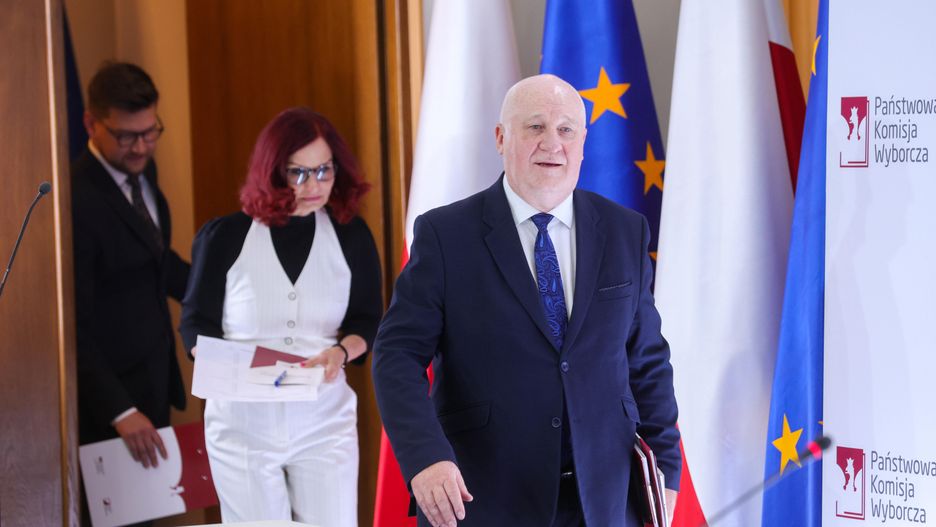 Sylwester Marciniak, Magdalena Pietrzak
Warszawa, 07.06.2024. Przewodnicz�cy Pa�stwowej Komisji Wyborczej Sylwester Marciniak (P) i sekretarz Pa�stwowej Komisji Wyborczej, szefowa Krajowego Biura Wyborczego Magdalena Pietrzak (L) podczas konferencji prasowej PKW w gmachu Kancelarii Prezydenta RP, 7 bm. Konferencja dot. ciszy wyborczej przed odbywaj�cymi si� w niedziel� 9 czerwca wyborami do Parlamentu Europejskiego. (doro) PAP/Rafa� Guz
Rafa� Guz
konferencja prasowa, pa�stwowa komisja wyborcza, parlament europejski, PKW, wybory