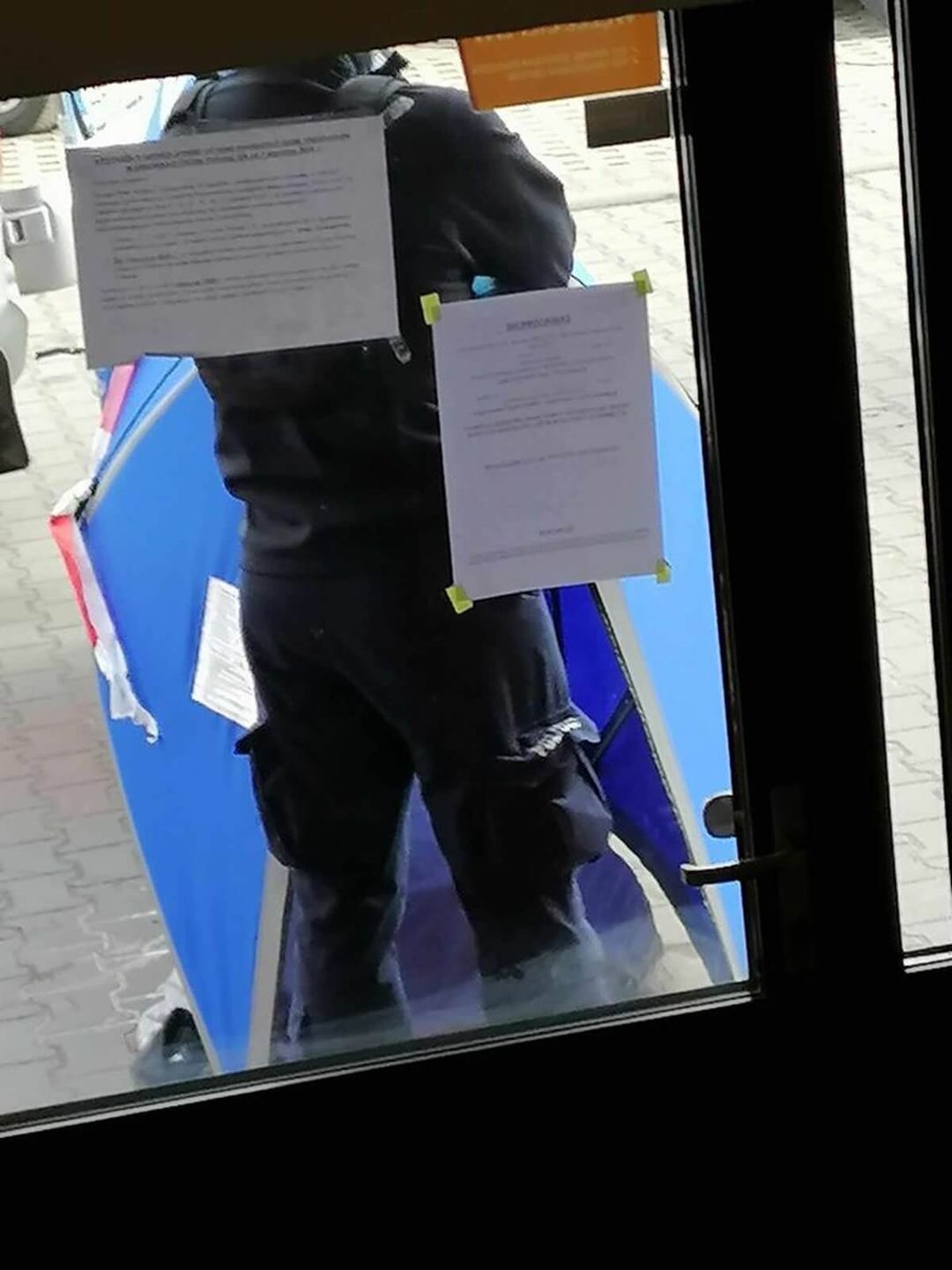 Mężczyzna wypadł z okna na 11. piętrze wieżowca przy ul. Młodzieżowej