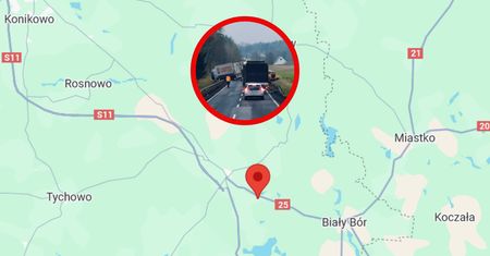 Wypadek na drodze krajowej nr 25. Ciężarówka wjechała w drogowców