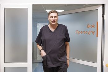 Lekarze z UDSK w Białymstoku usunęli masywnego guza z klatki piersiowej 4-latka