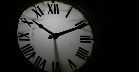 Czas na krzyżówkę. Odkryj sekrety świata minut i wieków