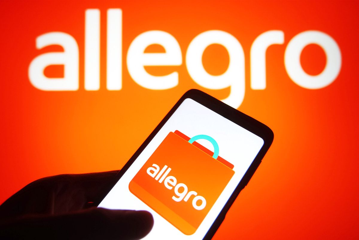 UKRAINE - 2021/11/10: In this photo illustration, an Allegro logo of an online e-commerce platform is seen on a smartphone and a pc screen. (Photo Illustration by Pavlo Gonchar/SOPA Images/LightRocket via Getty Images)