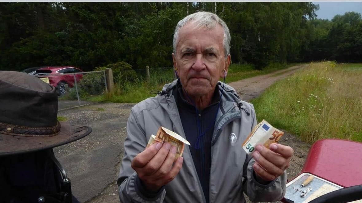 Mężczyźni chwalą się, że zebrali już kilkaset euro na hospicjum