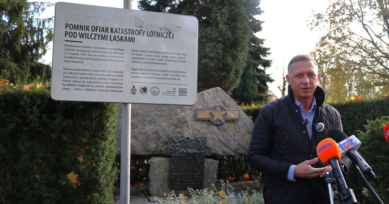 Szczecinek: Przy pomniku amerykańskich lotników stanęła tablica. Wyjaśnia, kto spoczywa w mogile