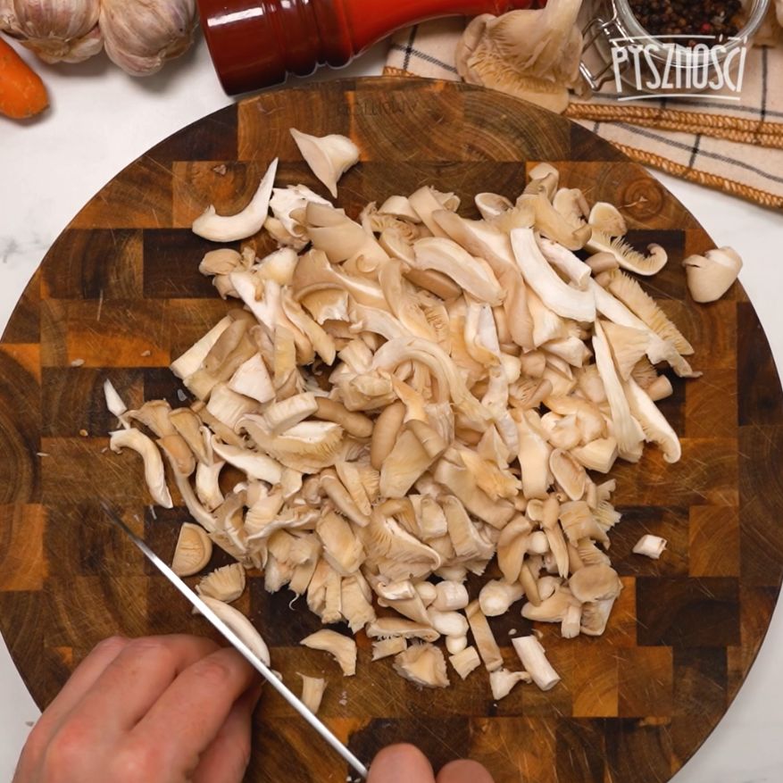 Oyster mushrooms will replace the offal in the soup.